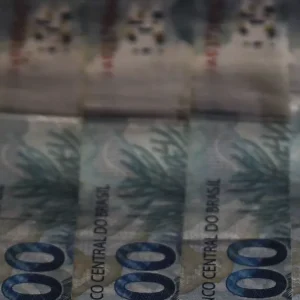 Brasileiros estão buscando educação financeira, diz especialista da Serasa