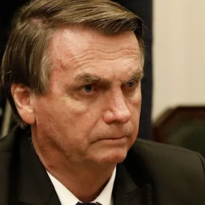 Bolsonaro pede ao STF autorização para fazer cirurgia no ombro