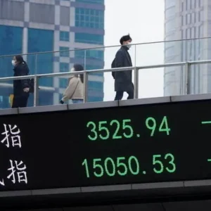 Bolsas da Ásia acompanham NY e fecham em alta, apesar de cessar-fogo frágil