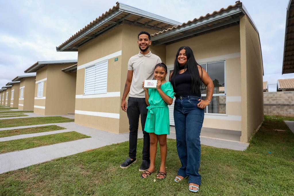 Com entrada facilitada, Governo ajuda 212 famílias a comprarem a casa própria no Pedra 90
