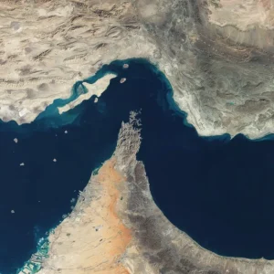 Diversos navios se dirigem a Ormuz em meio ao início das negociações