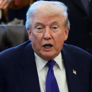 Trump está disposto a encerrar a guerra mesmo sem reabrir Ormuz, diz jornal