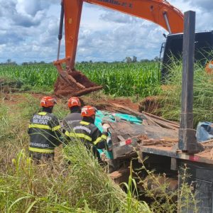 Caminhoneiro morre após perder controle de veículo na MT-423
