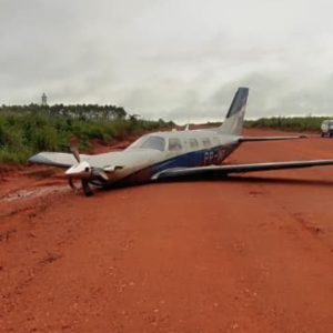 Avião que deu pane no ar é desmontado para liberar pista 19 dias após pouso forçado em aeroporto de MT