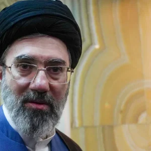 Líder supremo do Irã afirma que gestão de Ormuz entrará em nova fase