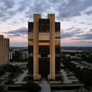 Presidente do Banco Central se reúne com senadores para tratar de PEC do BC