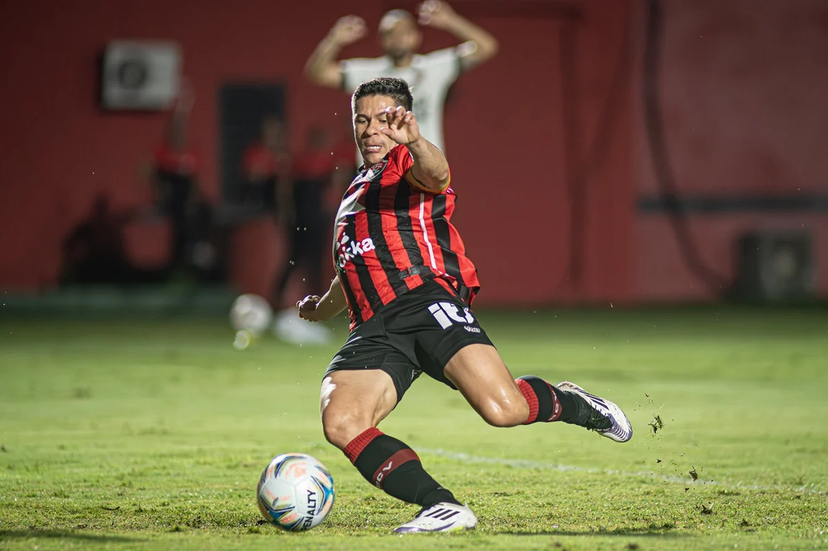 CRB x Vitória ao vivo: onde assistir, escalações e tudo sobre o duelo do Nordestão 2026. Imagem: Victor Ferreira/EC Vitória