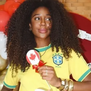 Ex-BBB Camilla de Lucas se emociona antes de intercâmbio: “Demorei 10 anos”