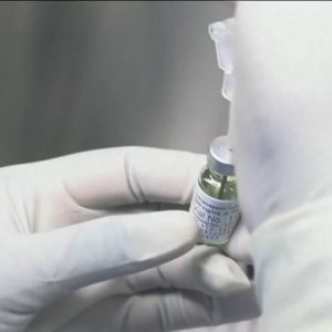 Homem tem remissão do HIV após transplante inédito de medula óssea do irmão; entenda