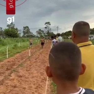 Sem área de atletismo, moradores criam corrida em pista para cavalos