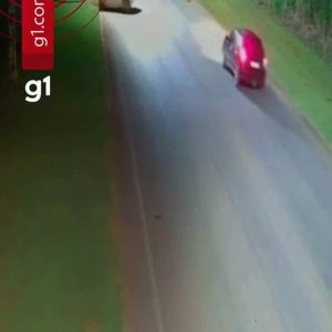 Acidente com um carro e duas motos deixa 2 mortos e 3 feridos em MT