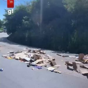 Carreta caiu do viaduto da avenida Amazonas, na divisa BH-Contagem | Minas Gerais – G1