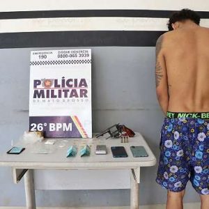 PM prende homem em flagrante com arma e drogas durante operação em MT