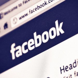 Criminosos usam Facebook para distribuir vírus disfarçado de leitor de PDF