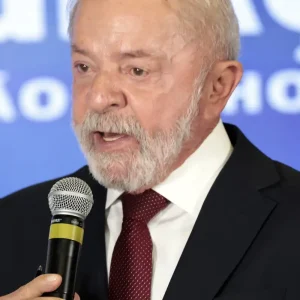 Lula critica ameaças de Trump ao mundo e defende papa Leão