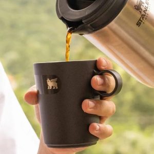 Semana do Café com cupons de desconto em canecas e garrafas Stanley; confira