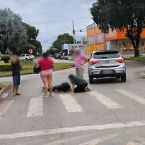 Jovem é atropelada na faixa de pedestres em cruzamento movimentado de Nova Mutum/MT | Power Mix
