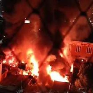 Incêndio de grandes proporções destrói casa de shows em MT e assusta moradores; Veja vídeo  | Power Mix