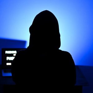 Criminosos invadem empresas de logística para roubar cargas e desviar pagamentos