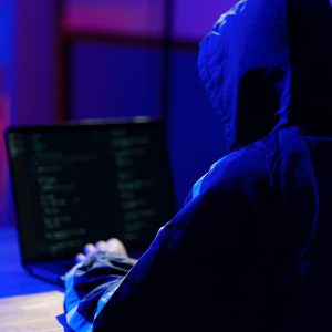 Vírus criado pelos Estados Unidos é descoberto após 20 anos de sabotagem