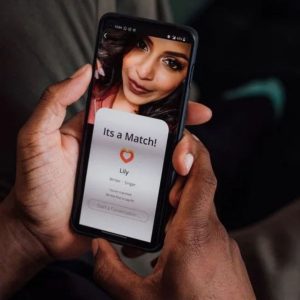 Tinder testa escaneamento de íris para frear bots de IA
