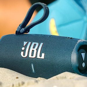 JBL comemora 80 anos com exposição internacional; entenda a origem da marca