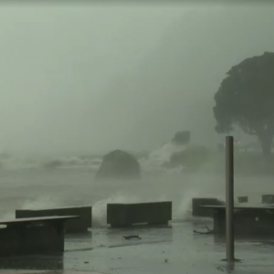 Centenas de pessoas deixam suas casas após ciclone atingir a Nova Zelândia