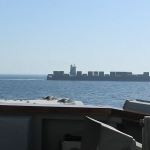 Irã ameaça retaliação aos EUA por ataque a navio cargueiro; entenda