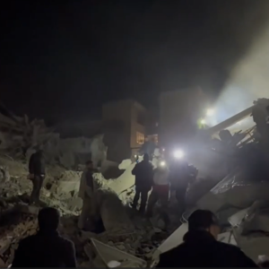 Ataque atinge área residencial de Teerã, diz Crescente Vermelho Iraniano