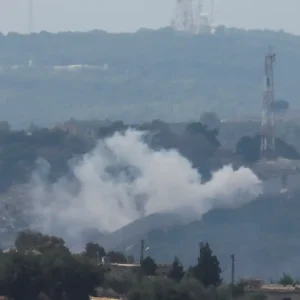 Hezbollah volta a atacar Israel após violação do cessar-fogo no Líbano