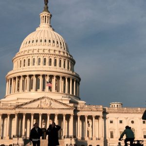 Prazo da guerra de Trump sem aval do Congresso termina 1º de maio