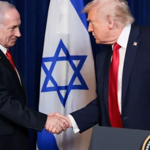 EUA e Israel divergem sobre permanência na guerra, avalia especialista