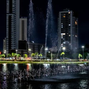 Show das Águas é retomado após 3 anos suspenso em parque de Cuiabá