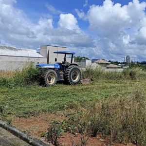 Prefeitura notifica proprietários para limpeza de lotes em bairros de Alta Floresta » Notícia Exata