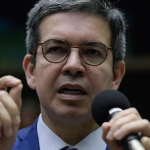 Decisão foi do Senado, não do povo, diz Randolfe após rejeição de Messias