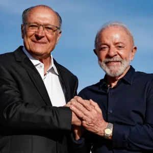 Alckmin promete lealdade a Lula durante congresso do PT