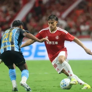Inter e Grêmio empatam sem gols em jogo truncado pelo Brasileirão