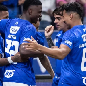 Cruzeiro vence RB Bragantino de virada, mas não deixa Z-4 do Brasileirão