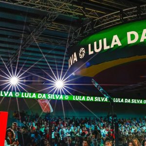 Lula fala para milhares na Espanha e pede coerência dos progressistas