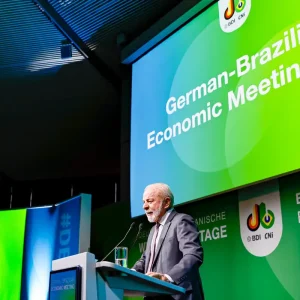 Lula fala em reciprocidade após expulsão de delegado dos EUA