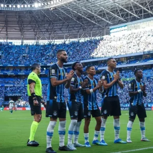 Grêmio vence Coritiba no Brasileiro com brilho de joia da base