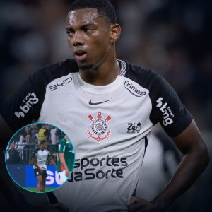 Expulso no clássico!

André foi para o chuveiro mais cedo após revisão do VAR.
…