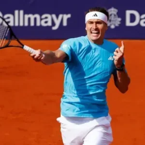 Zverev leva susto, mas se recupera com pneu em Cerúndolo no ATP de Munique