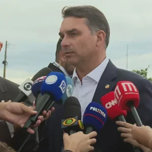 Flávio diz que Bolsonaro celebrou decisão sobre dosimetria: “muito feliz”