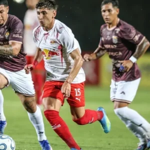 Red Bull Bragantino tropeça contra Carabobo na estreia da Sul-Americana