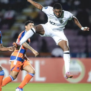 Em noite de erros, Atlético-MG perde para Puerto Cabello na Sul-Americana