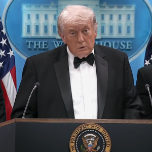 Trump diz que autoridades do Irã “podem nos ligar” se “quiserem conversar”