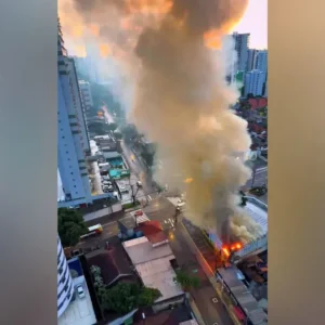 Incêndio atinge supermercado em Recife (PE); moradores relatam explosão