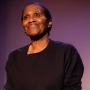 Morre Dee Freeman, atriz de “Dexter”, aos 66 anos