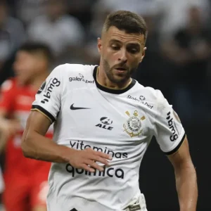 Trauma da guerra afetou Júnior Moraes no Corinthians, revela ex-atacante